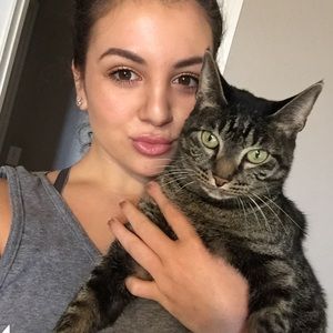 Meet your Posher, Leah